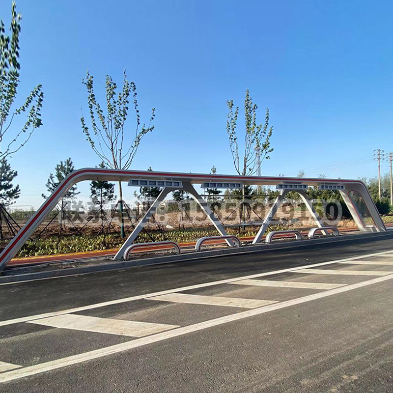 深圳候車亭安裝現(xiàn)場